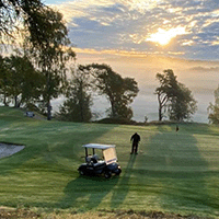 Spela golf